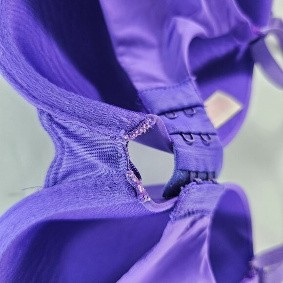 Victoria's Secret Purple Demi Buste Bra 32DD Pre-Loved & Ready For A New Home - Picture 5 of 8